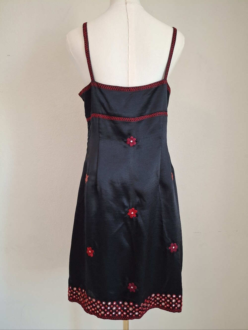 Vintage Sue Wong Black Satiny Sleeveless Dress - Red Mirrored Floral Embroidery - Picture 8 of 10